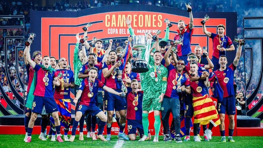 记者：巴萨球员聚餐庆祝晋级国王杯决赛